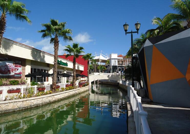 La Isla Shopping Village